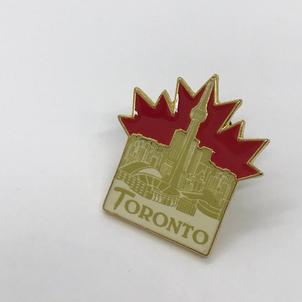 Toronto skyline brooch pin maple leaf enameled